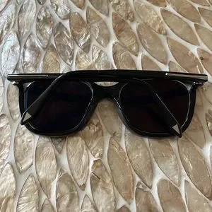 Victoria Beckham | Accessories | Victoria Beckham Cat 3 Cut  display picture 1